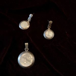 Mother of pearl pendant and earrings